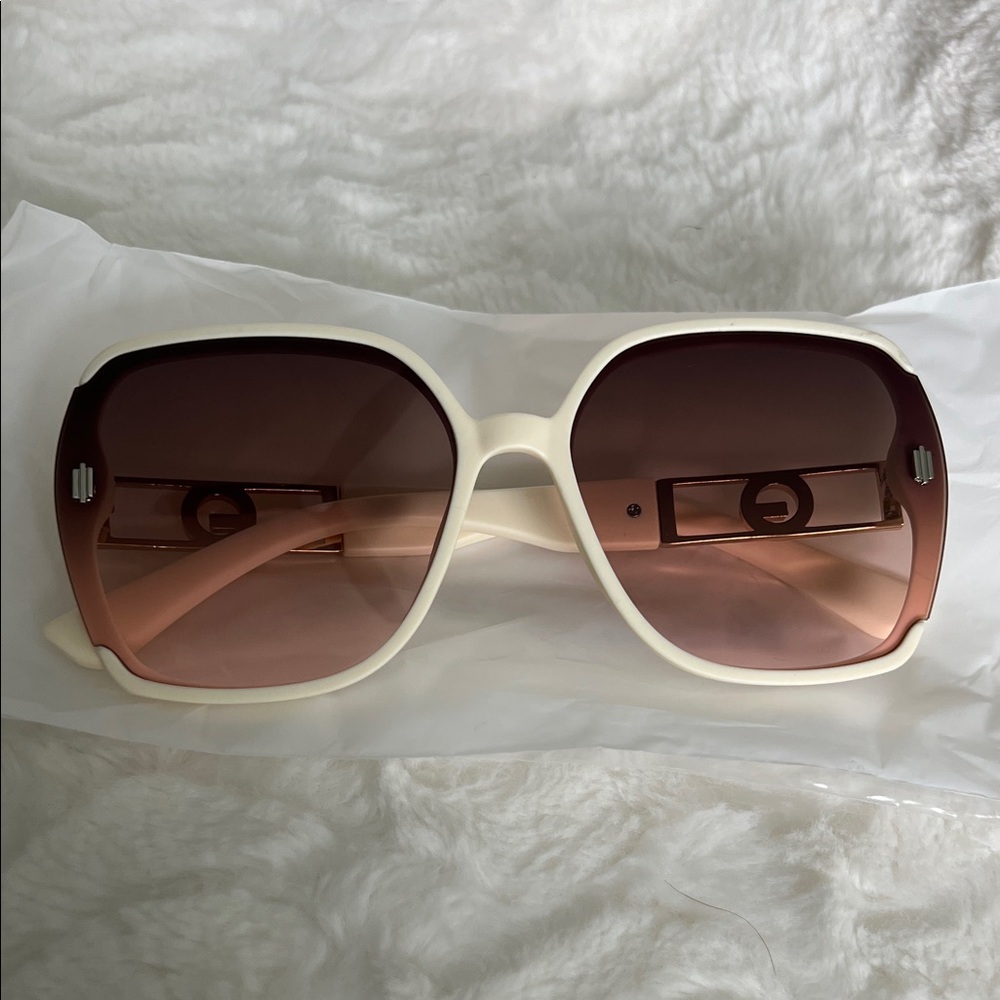 Chic Cream Sunglasses with Brown Lenses
